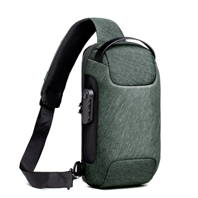 Man met zwarte crossbody tas met cijferslot