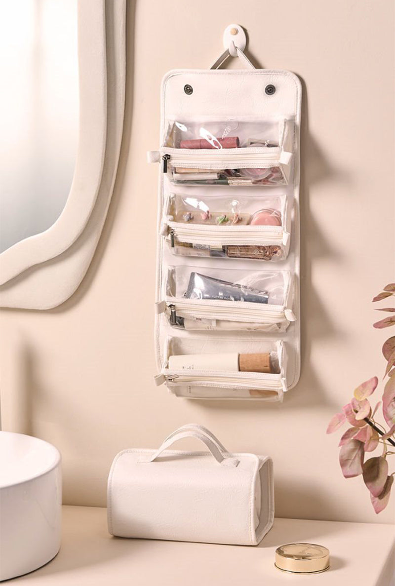 Opengevouwen toilettas met doorzichtige etuis