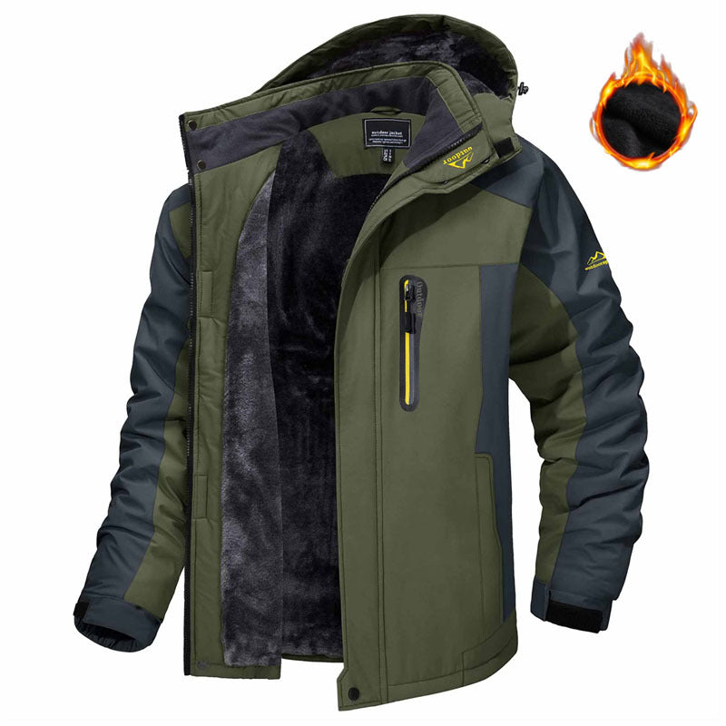 Man in winterparka met capuchon en pluche voering