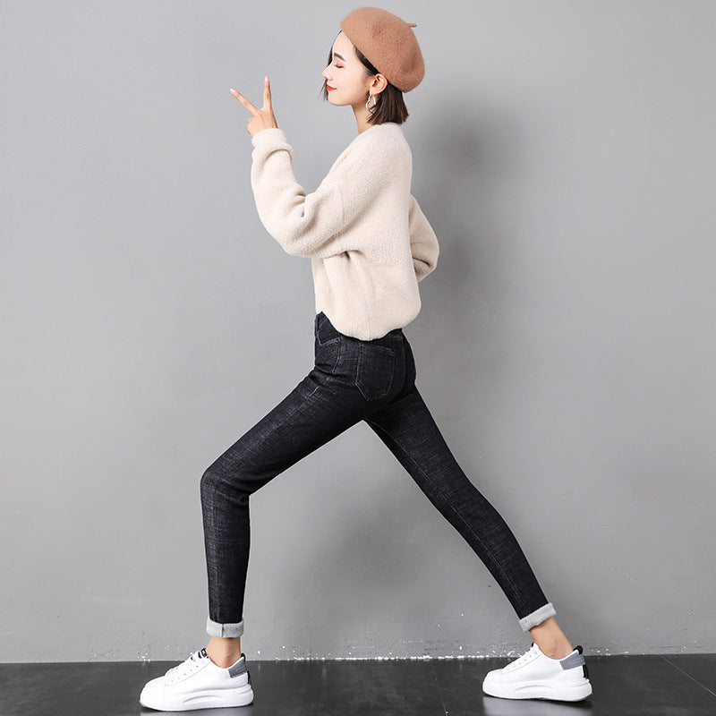 Vrouw in gevoerde skinny jeans