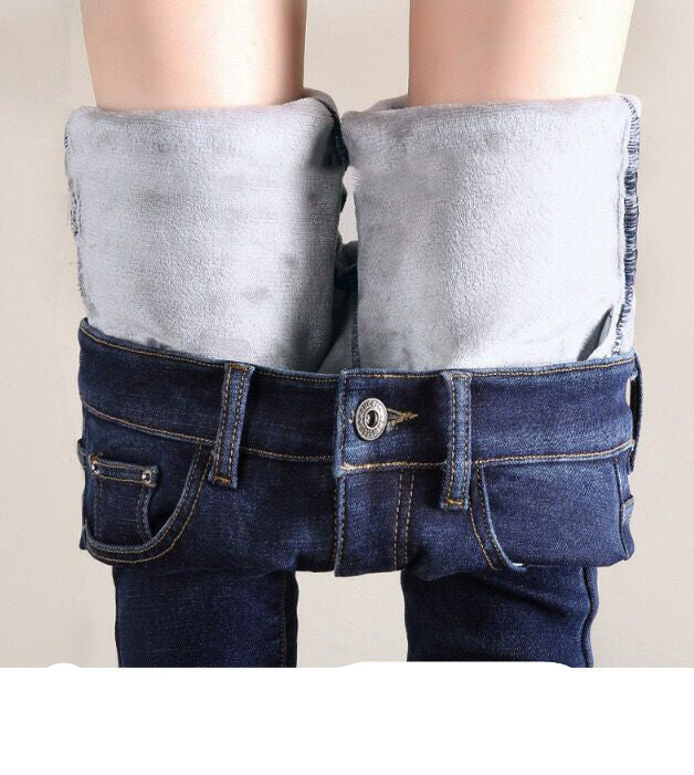 Vrouw in gevoerde skinny jeans