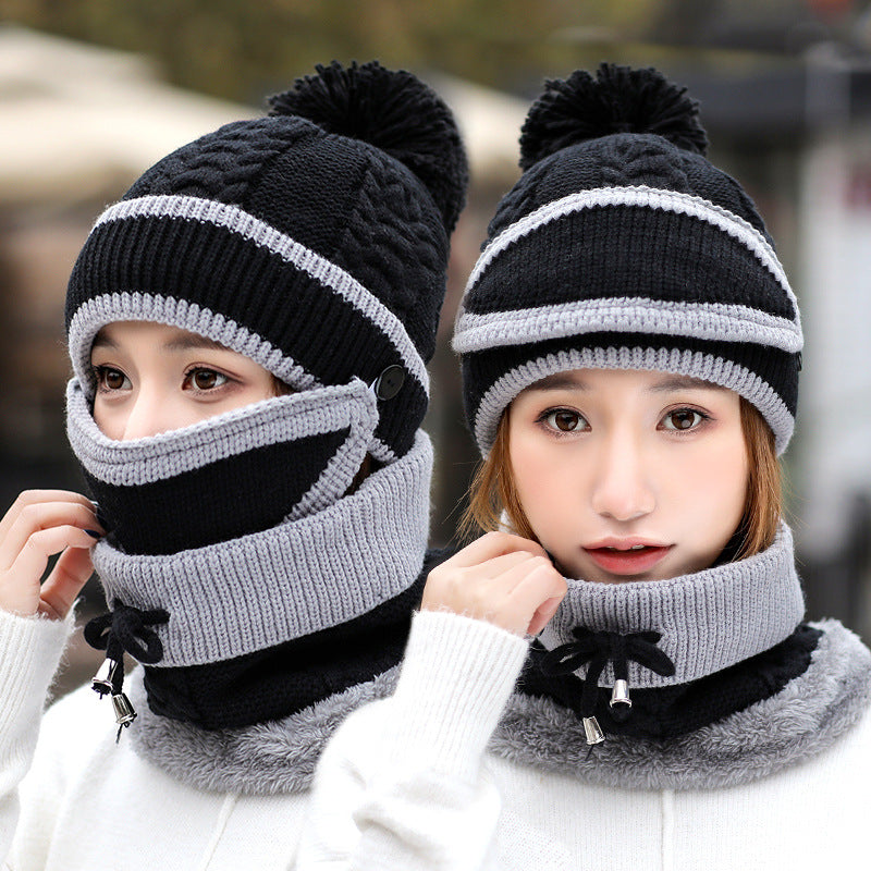 Gebreide muts met mondkap en nekwarmer