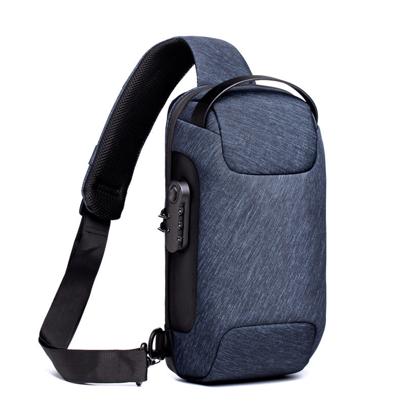 Man met zwarte crossbody tas met cijferslot