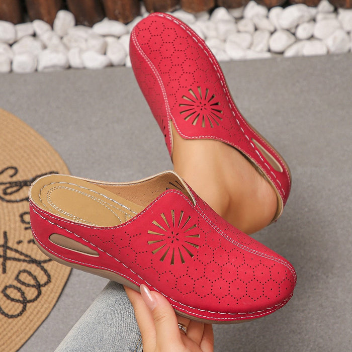 Dames Instap Clogs met Bloemenperforatie en Sleehak