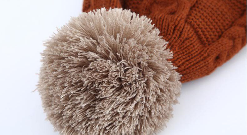 Gebreide muts met mondkap en nekwarmer