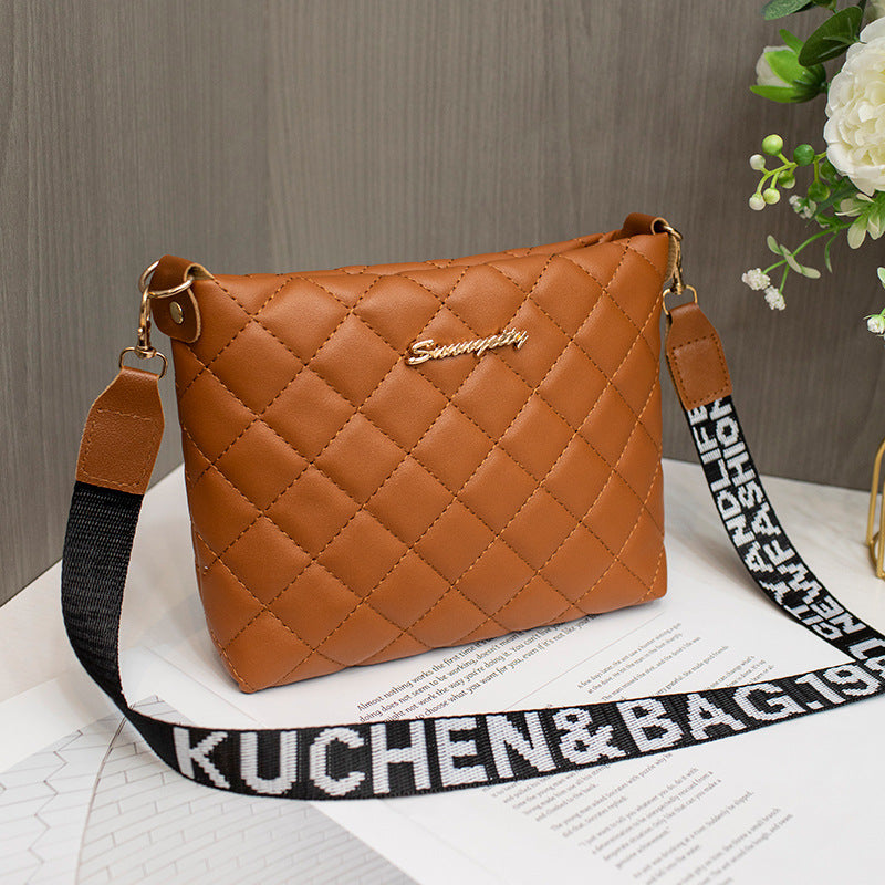 Zwart gewatteerd crossbody tasje met brede band