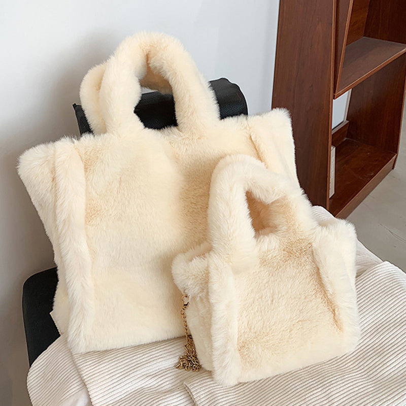 Pluizige teddy tas met kettinghengsel