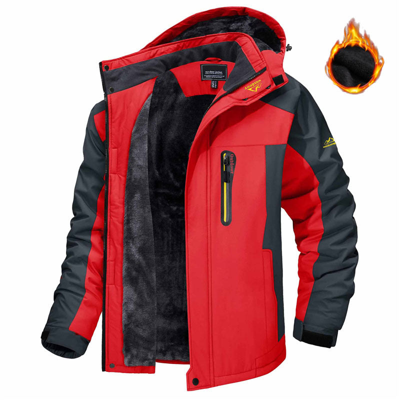 Man in winterparka met capuchon en pluche voering